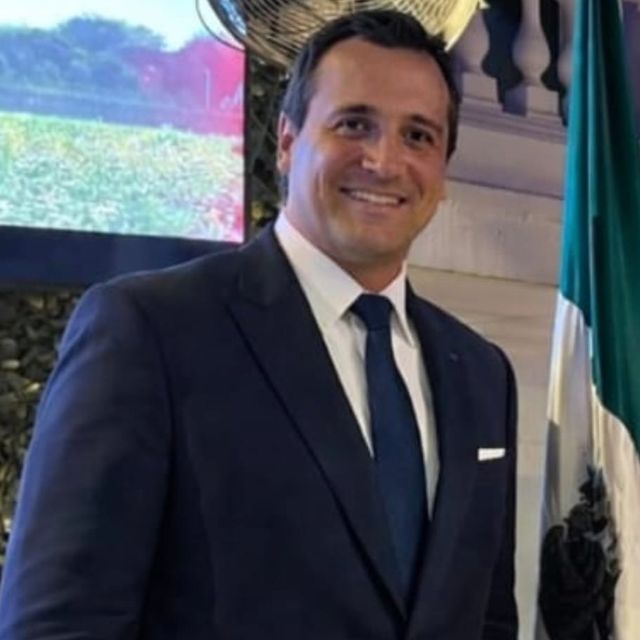 Luis Vallarta, Psicólogo Monterrey