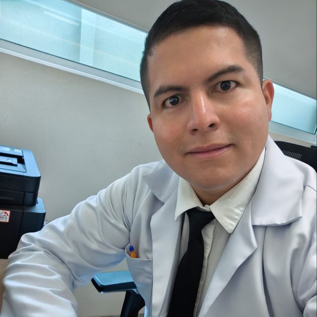 Freddy Andree Campozano Cobeña, Oftalmólogo Morelia