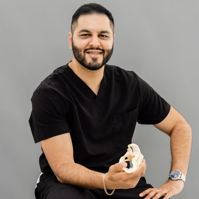 Juan Fredy Sánchez Hirata, Traumatólogo Martinez de la Torre