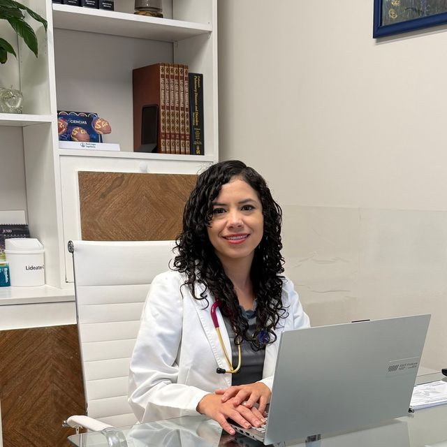 Monserrat Yeraldin Munguía Guízar, Gastroenterólogo Benito Juárez