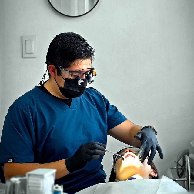 Daniel López García , Dentista - Odontólogo Ciudad de México