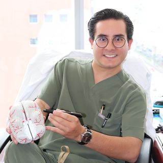 Gabriel Carrillo Marhx, Neurocirujano Ciudad de México