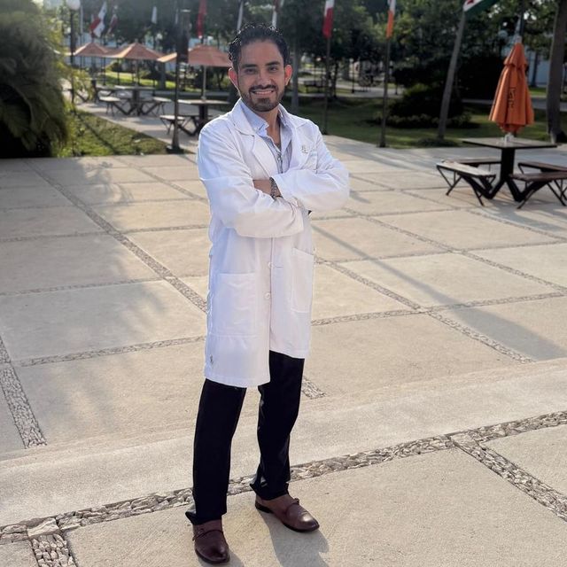 Alejandro Giovanni Garduño Cardenas, Odontólogo pediatra Cancun