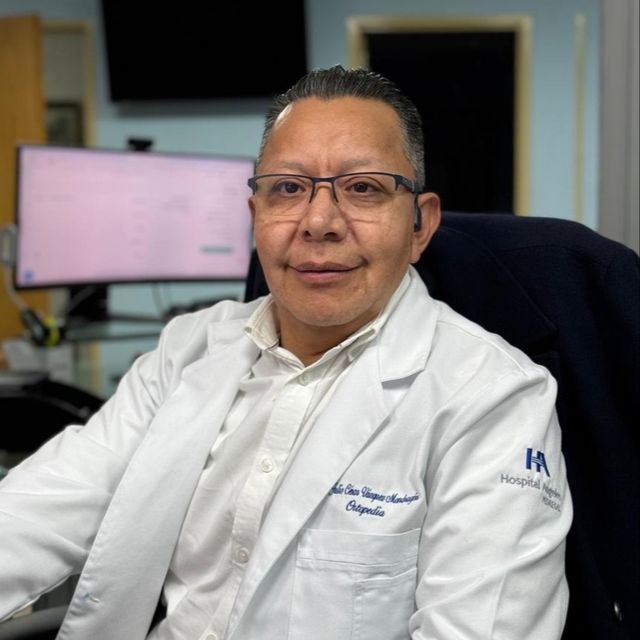 Julio César Vázquez Mondragón, Ortopedista 