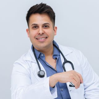 Ampliar imagen: César Torres, Médico general Mexicali