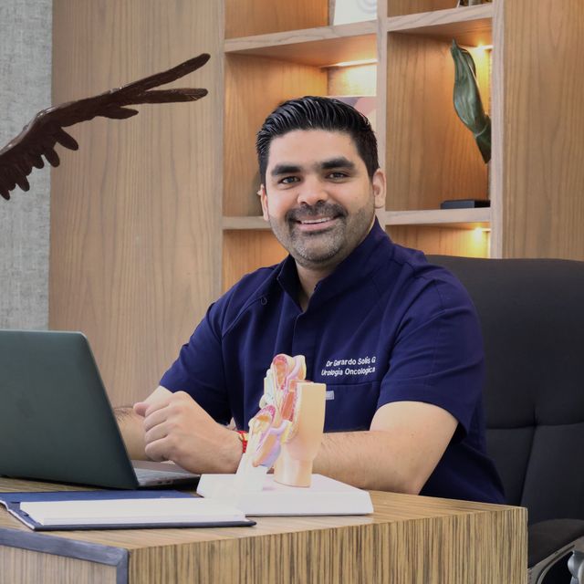 Gerardo Solis García, Urólogo Ciudad de México