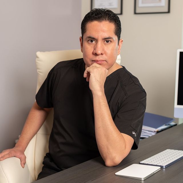 Carlos Javier Ocando Rondón, Cirujano plástico Ciudad Juarez