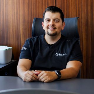 Ampliar imagen: Héctor Omar González Navarro, Traumatólogo Nuevo Vallarta