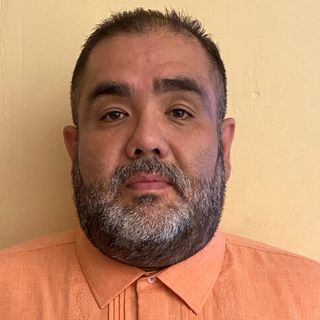 Ampliar imagen: Aníbal Rendón Apreza, Cirujano oncólogo La Paz