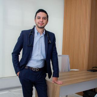 Daniel Fernando Hernández González, Internista Puebla