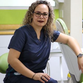 Ampliar imagen: Marinete Voirol Ayala, Ortodoncista Morelia