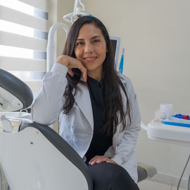 Mónica Leticia  Colores Jiménez, Dentista - Odontólogo Monterrey
