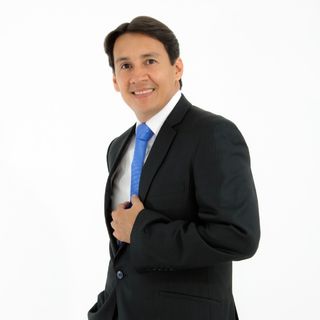 Ampliar imagen: Hugo Rafael Niebles Camacho, Cirujano plástico Zapopan