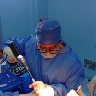 Ampliar imagen: Carlos Fernando Hernández Vázquez, Traumatólogo Puerto Vallarta