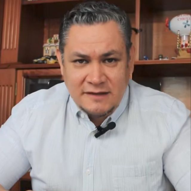 Jose Mastor Isais Amezcua, Psicólogo Colima