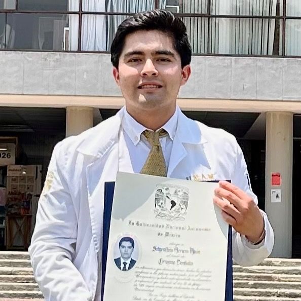 Solyenitzin Herrera Miron, Dentista - Odontólogo Benito Juárez