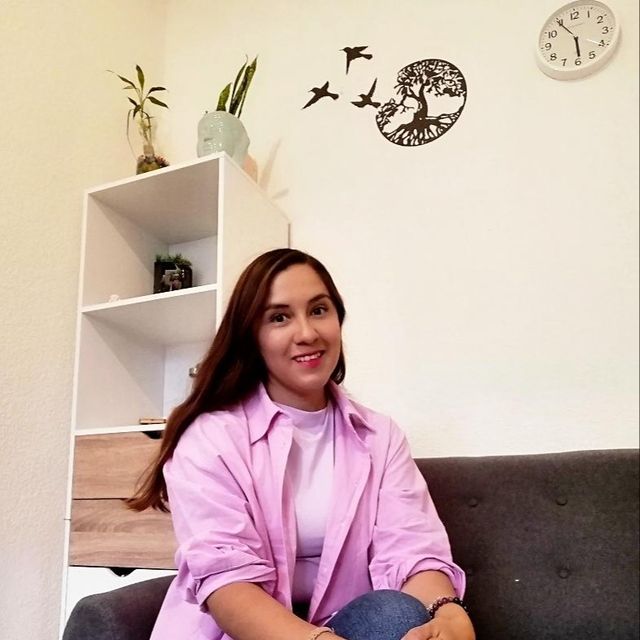 Angelica Arzate, Psicólogo León