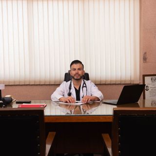 Ampliar imagen: Fernando Velázquez Sánchez, Cardiólogo Coyoacán