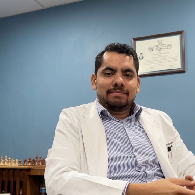 Gustavo Ervet Arias Quiñones, Neurocirujano Guadalajara