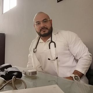 Ampliar imagen:  Antonio Toledo, Urgenciólogo Ensenada