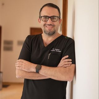 Dr. Franco Krakaur García