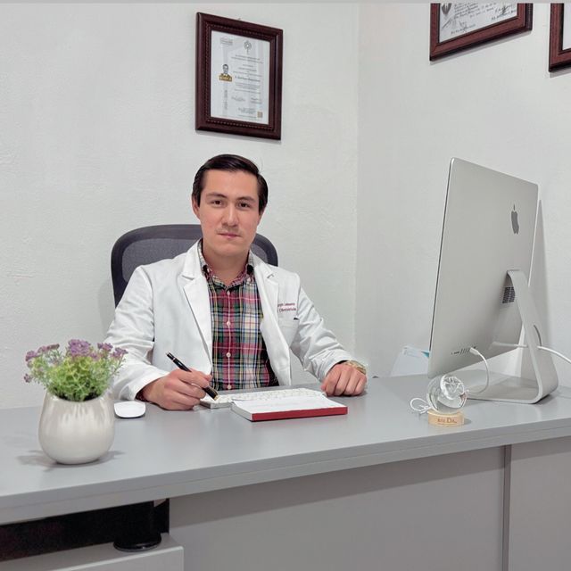 Khalid Montoya Ledesma, Ginecólogo Tepic