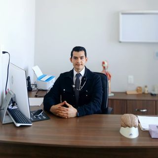 Ampliar imagen: Julián Diosdado Gómez, Médico general Benito Juárez