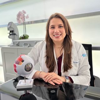 Lucia Ximena Sadurní  González, Oftalmólogo Miguel Hidalgo