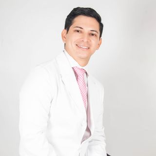 Ampliar imagen: Russell Antonio Sabido Lara, Ginecólogo Mérida