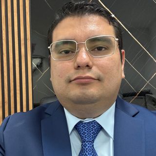 Ampliar imagen: Alberto Isaac Mena Tagle, Médico general Torreon