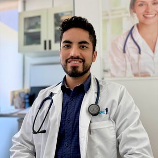 Ampliar imagen: René Bernardo Sandoval Ceciliano, Médico general Ciudad de México