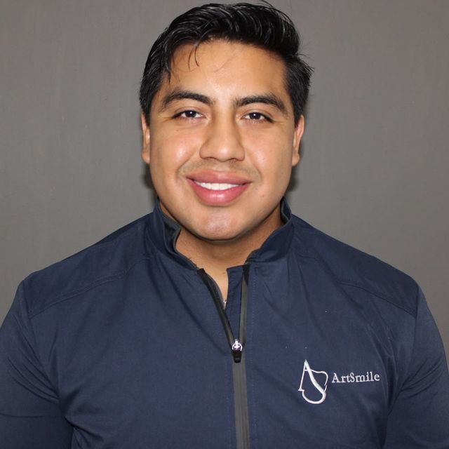 Juan Arturo Medina Hernández, Dentista - Odontólogo Juriquilla
