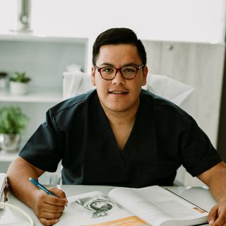 Ampliar imagen: Ivan Sarellano  Montalvo, Ginecólogo Zacatecas