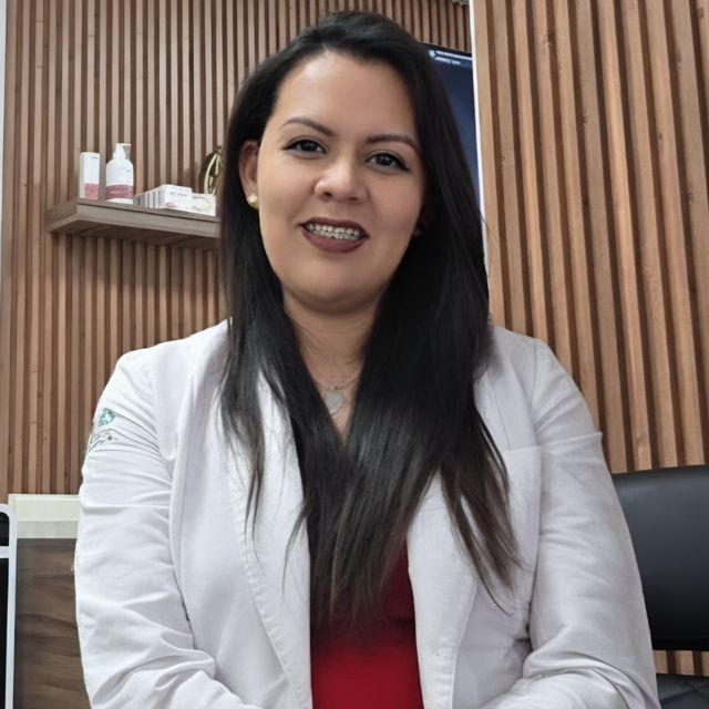 Hilda Lizeth Pérez Flores, Ginecólogo León