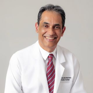 Ampliar imagen: Renny del Valle García Marcano, Cirujano oncólogo Hermosillo