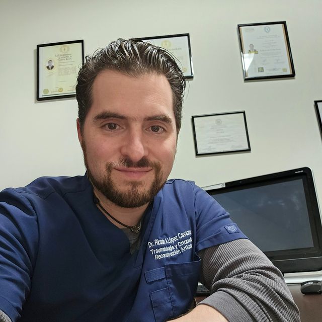 Ricardo Adrián López Cavazos, Traumatólogo Monterrey
