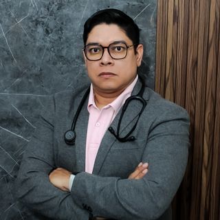 Ampliar imagen: Carlos Alberto Martínez   Rodríguez, Médico general San Nicolás de los Garza