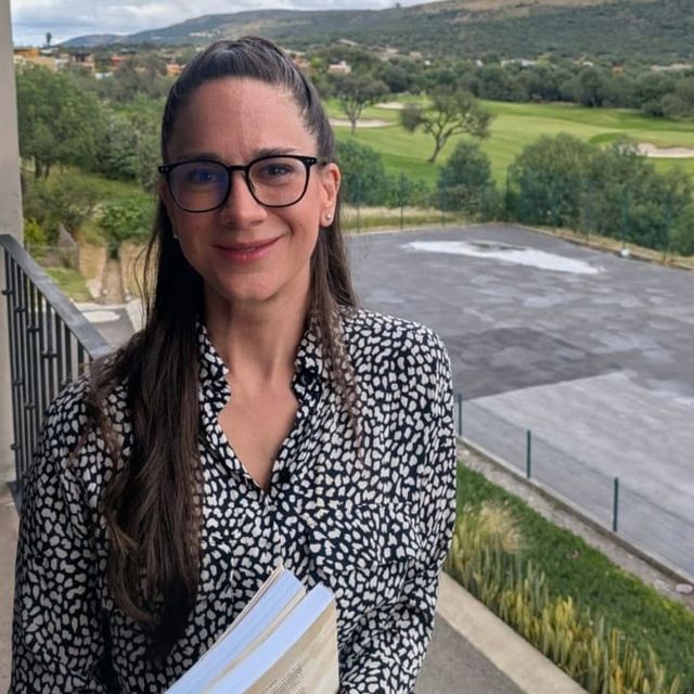 Gabriela Mendoza, Terapeuta complementario León