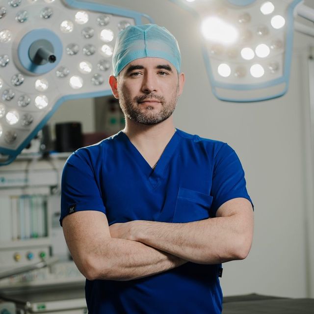 Irving Rodriguez Lopez, Cirujano plástico Tijuana