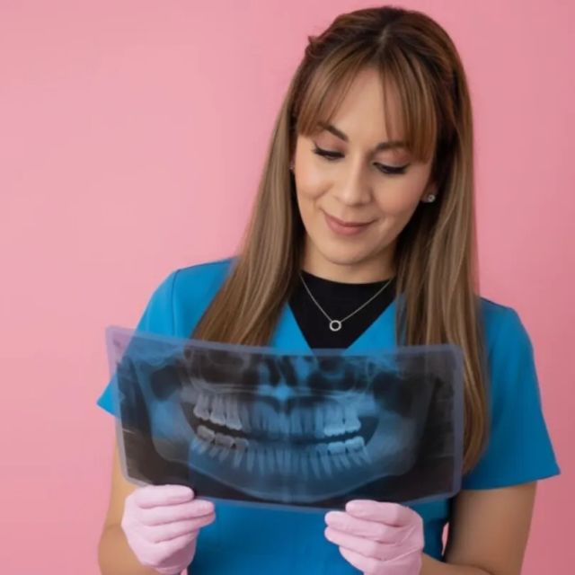 Lizbeth Muñoz Velasco, Dentista - Odontólogo Metepec