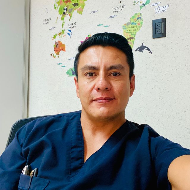 Marcos Noel Cordova Flores, Pediatra León