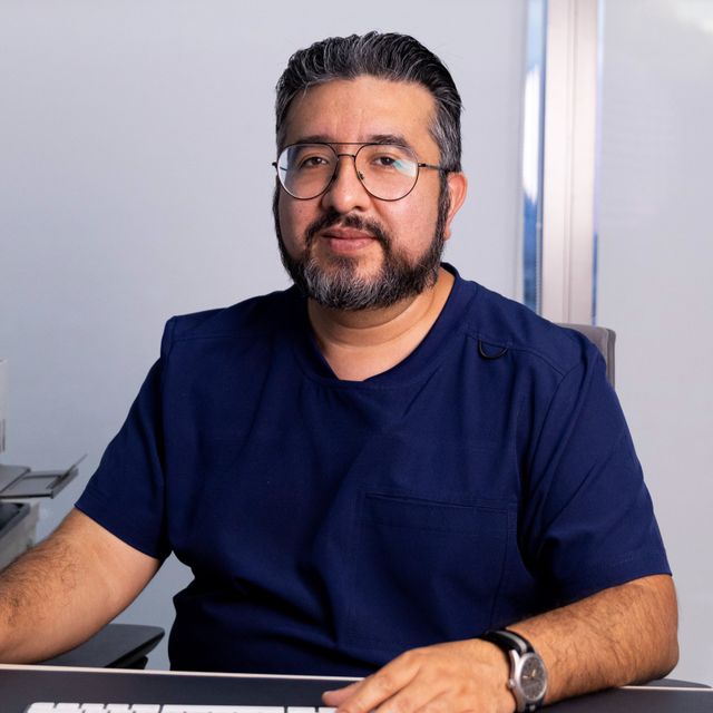 Erwin R. Flores Vázquez, Cirujano oncólogo Santiago de Querétaro