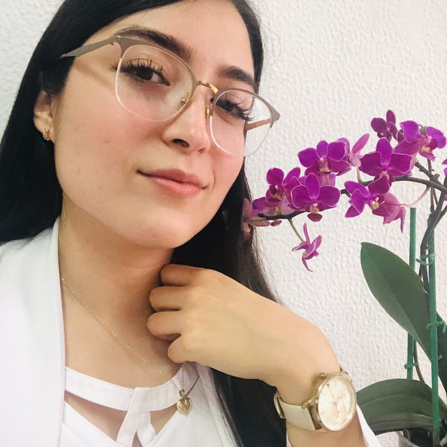 Isabel Morales Perez, Oftalmólogo Uruapan