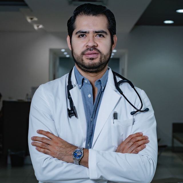 Leibnitz Tapia García, Cardiólogo Morelia