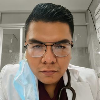 Ampliar imagen: Emmanuel Alcántar Casas, Médico general Ciudad Guzmán