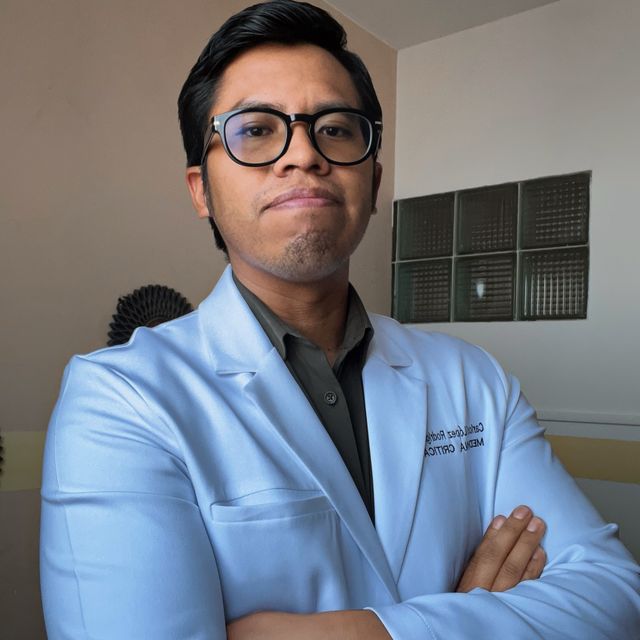 Carlos Enrique López Rodríguez, Especialista en Medicina Crítica y Terapia Intensiva Huamantla