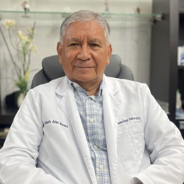Roberto  Arias Morales, Gastroenterólogo Cerro Azul