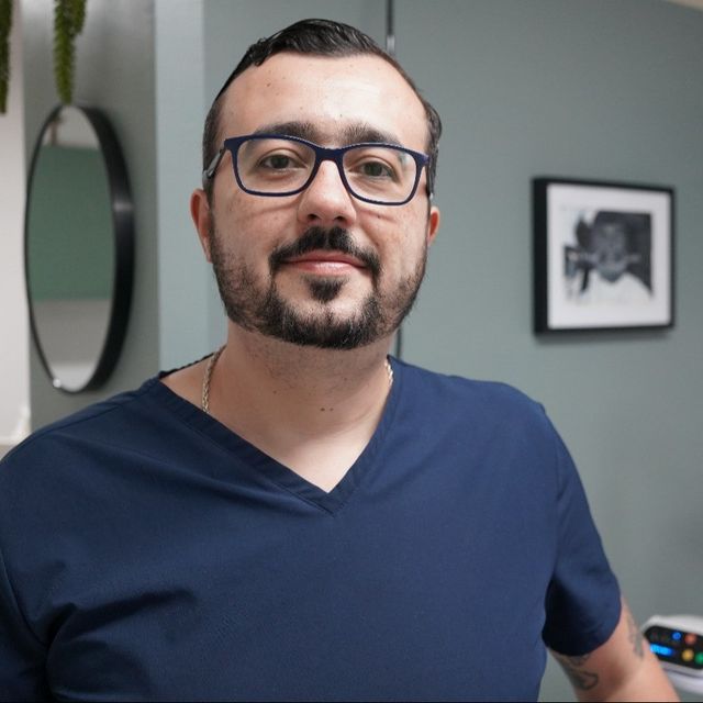 Miguel Castellanos Gutiérrez, Dentista - Odontólogo León
