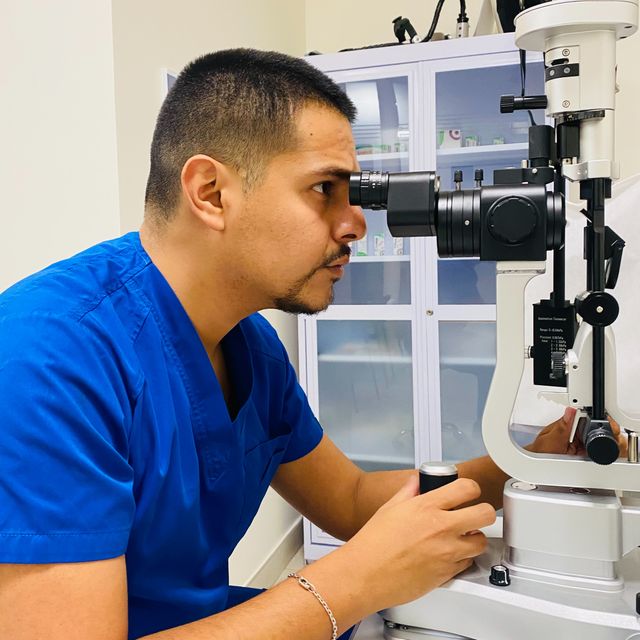 Oscar Gibran Lopez Sanchez, Oftalmólogo Puebla