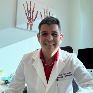 Dr. Hernán Vázquez González